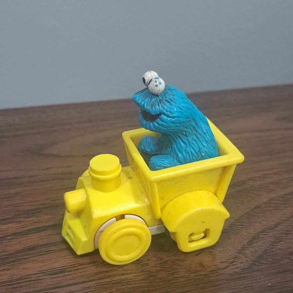 VTG Illco Sesame Street Cookie Monster Yellow Train Engine Toy Jim Henson‎ Retro